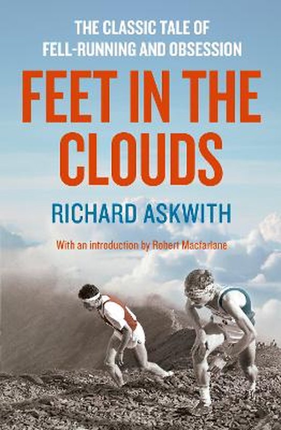 Boek kaft met twee mannelijke hardlopers op een rotsachtige ondergrond met een lucht vol wolken. Titel: FEET IN THE CLOUDS.