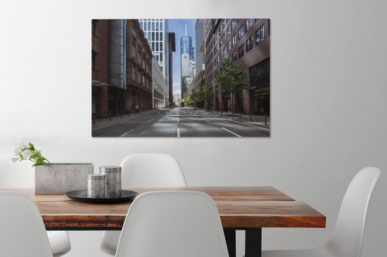 Tableau sur toile Rue vide à Francfort - 60x40 cm - Décoration murale