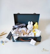 Kraamcadeauset - kinderkoffertje - Kraampakket - Geboorte kado - Cadeau-  Baby verzorging - Zwitsal - Baby Tshirt - Rammelaar bijtring - Nijntje - Unisex - Babykleding voor jongens - Babygesc