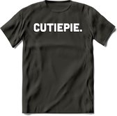 Cutiepie - Valentijn T-Shirt | Grappig Valentijnsdag Cadeautje voor Hem en Haar | Dames - Heren - Unisex | Kleding Cadeau | - Donker Grijs - S