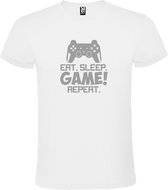 Wit t-shirt met tekst 'EAT SLEEP GAME REPEAT' print Zilver  size M
