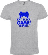 Grijs t-shirt met tekst 'EAT SLEEP GAME REPEAT' printt Blauw  size XXL