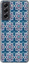 Geschikt voor Samsung Galaxy S21 FE hoesje - Een Marokkaanse Mozaïek tegelpatroon waar de kleur blauw vooral is gebruikt - Siliconen Telefoonhoesje
