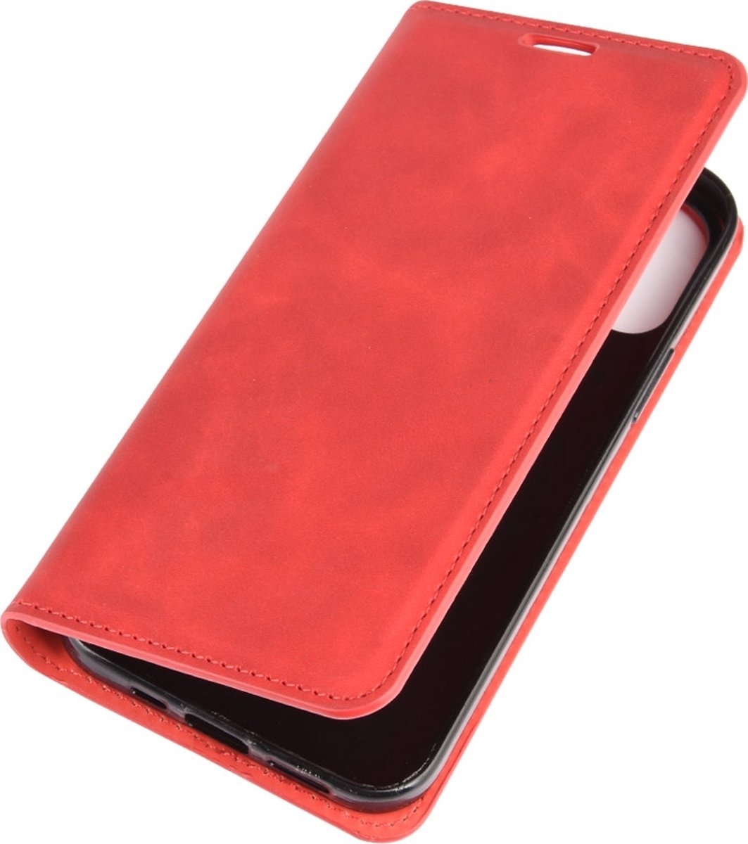 Mobigear Telefoonhoesje geschikt voor Apple iPhone 12 Hoesje | Mobigear Retro Slim Bookcase Portemonnee | Pasjeshouder voor 3 Pasjes | Telefoonhoesje voor Pinpas / OV Kaart / Rijbewijs - Rood