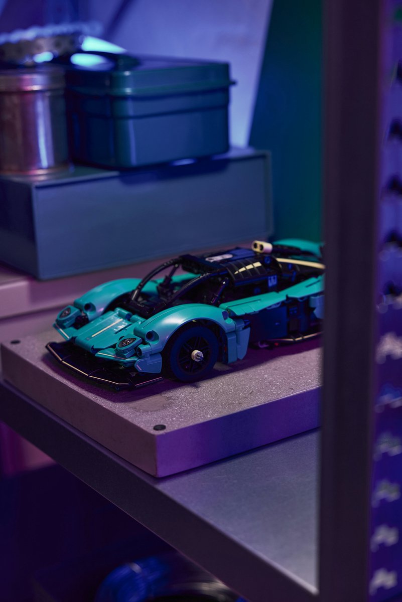 LEGO® Technic Aston Martin Valkyrie Modelautoset - 42208 — afbeelding 13