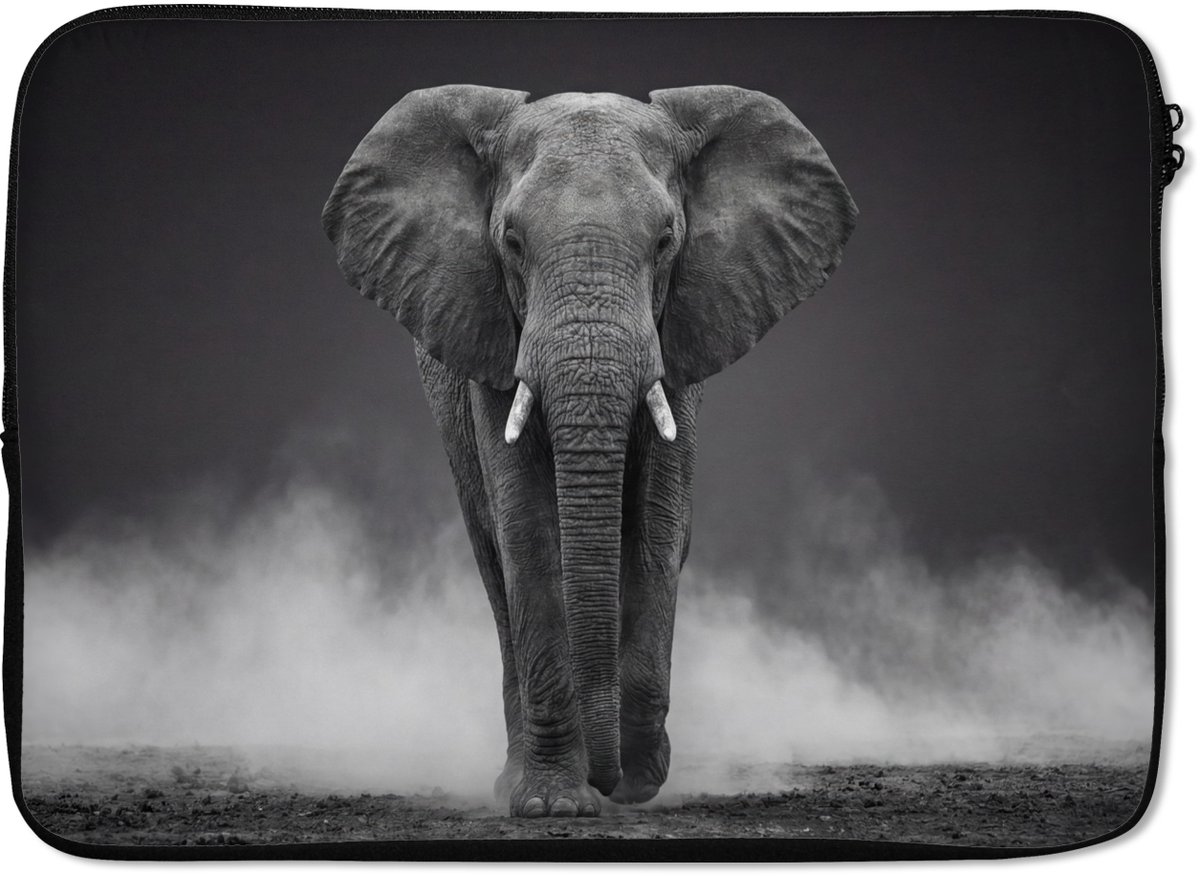 Laptophoes 13 inch - Olifant - Zwart - Wit - Rook - Laptop sleeve - Binnenmaat 32x22,5 cm - Zwarte achterkant
