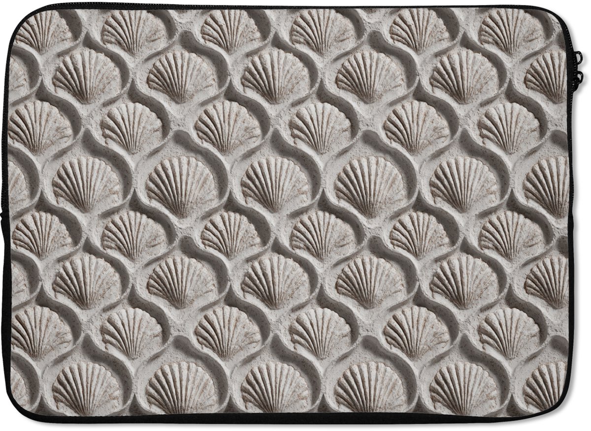 Laptophoes 13 inch - Zand - Schelpenvorm - Grijs - Laptop sleeve - Binnenmaat 32x22,5 cm - Zwarte achterkant