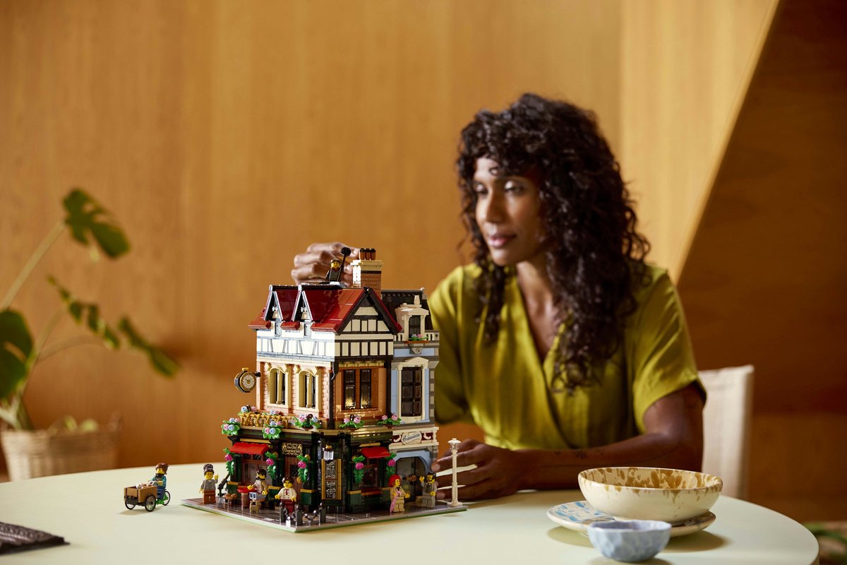 LEGO Icons 10350 - Hoekpand in tudorstijl - Tudor Corner — cadeau in Spellen & Speelgoed - foto 3