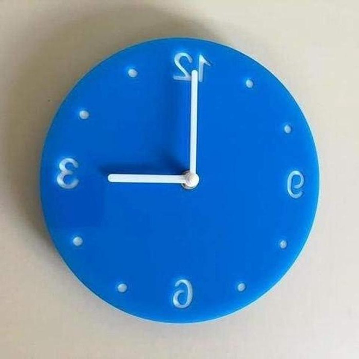 Wandklok Rond - Klok Acryl - Wonen Keuken - Onbreekbaar Acryl - 21cm Diameter - Helder Blauw