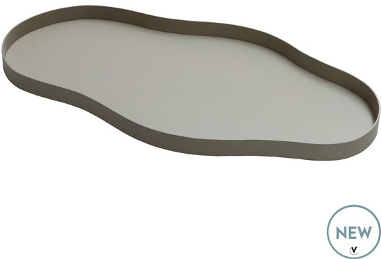 Groot, grijs dienblad met fijne structuur en onregelmatige rand. L66 x B37,5 x H2 cm.