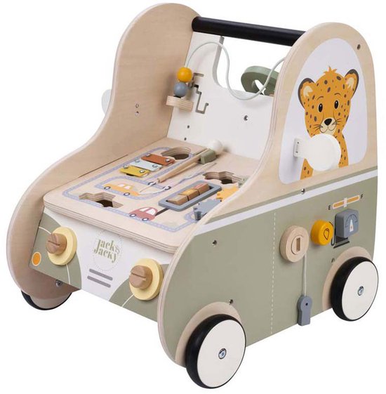 Houten loopwagen in de vorm van een auto met een luipaardprint, diverse educatieve spelletjes en activiteiten.