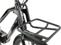 Zwarte fiets met voordrager.