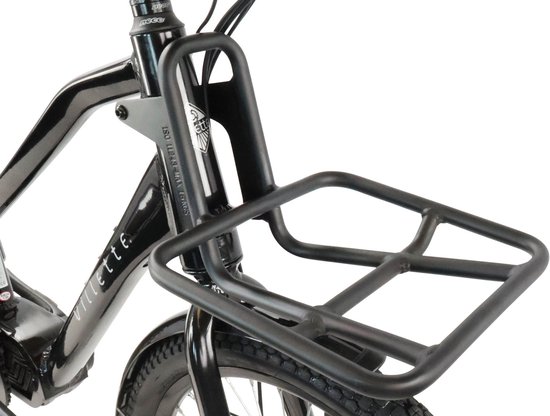 Zwarte fiets met voordrager.