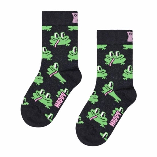 Zwarte kindersokken met een patroon van groene kikkers en een roze tong. Tekst "HAPPY" op de zijkant.