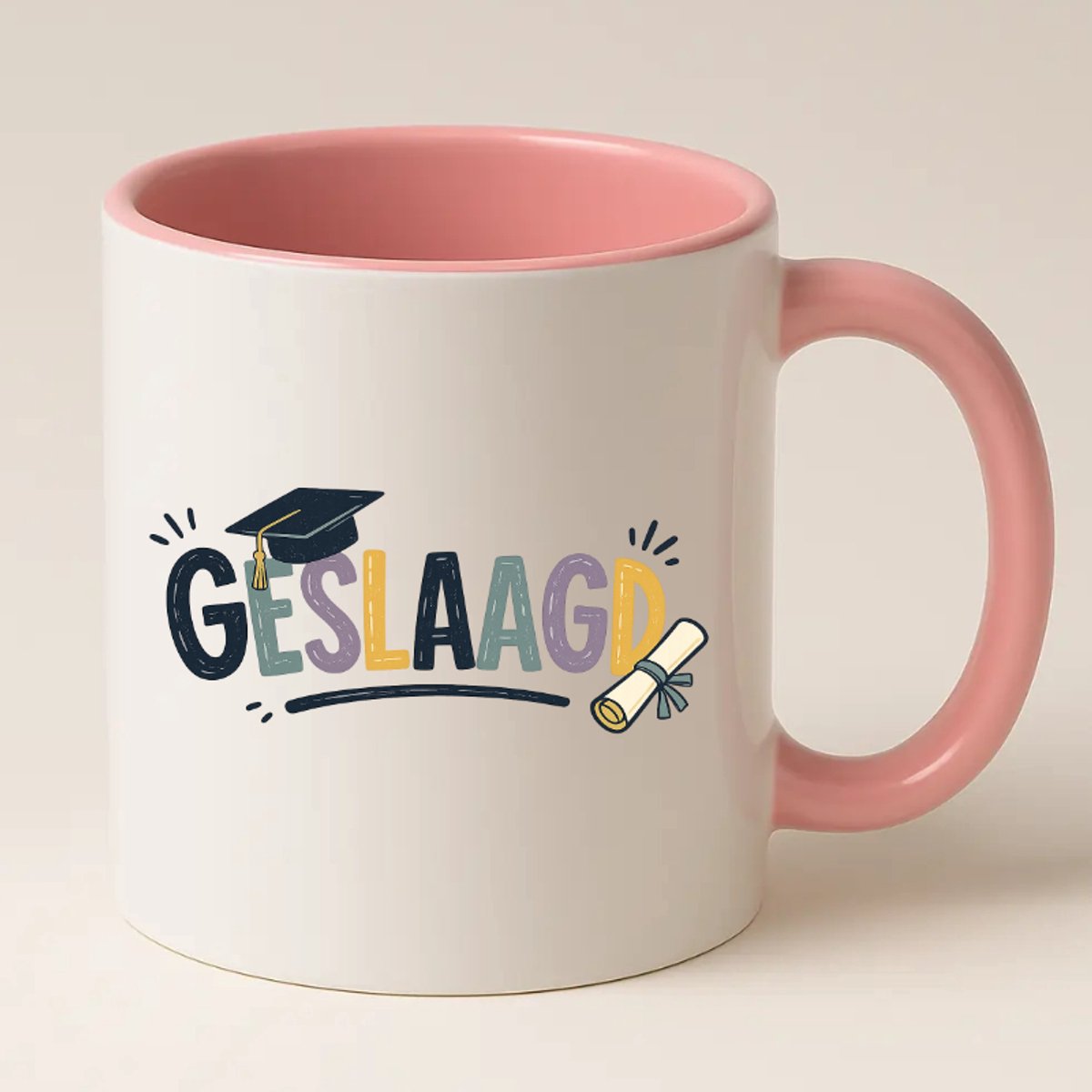 Geslaagd Mok (Roze) – Diploma Cadeau – Geslaagd Cadeau Man Vrouw – Afstudeerhoed en Diploma