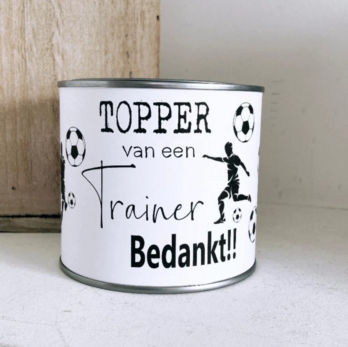 Bedankje voetbaltrainer| cadeau trainer | 500 ml Blik gevuld met chocoladeballen + kaart |