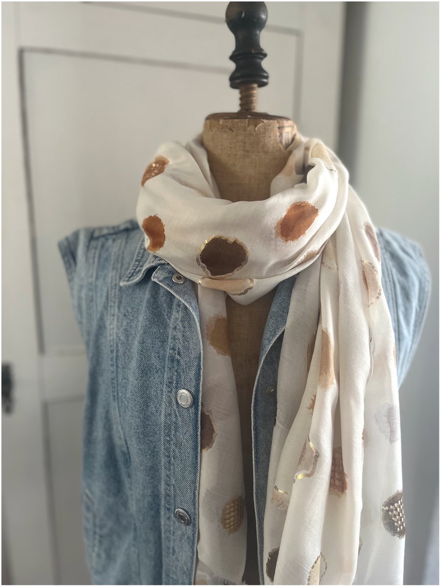 Luxe beige damessjaal, goud details van luchtige viscose en katoen, natuurlijke kwaliteit, feestelijke shawl, bruiloft, easy fashion accessoire, fancy chique, lichte sjaal, gebroken wit