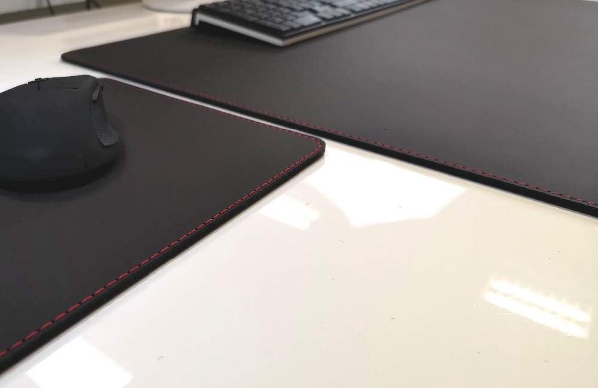 Bureauonderlegger met muismat - Leren bureauaccessoire - Comfortabel werken - Echt nappaleer - 90x50 cm - Zwart met rode naad