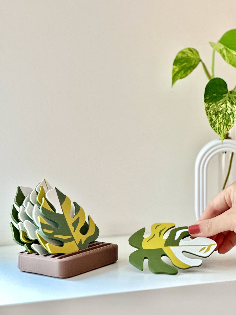 LEAFLA Monstera Variegata Onderzetters Set – 3D Geprint Bio-Based PLA | Onderzetters voor Glazen | Onderzetters Design | Set van 6 met Houder | Tafelonderzetters | Cadeau voor plantenliefhebber