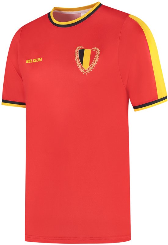 Maillot de football rouge avec logo "BELGIUM" et écusson belge sur la poitrine. Bandes jaunes sur les manches avec bordure noire.