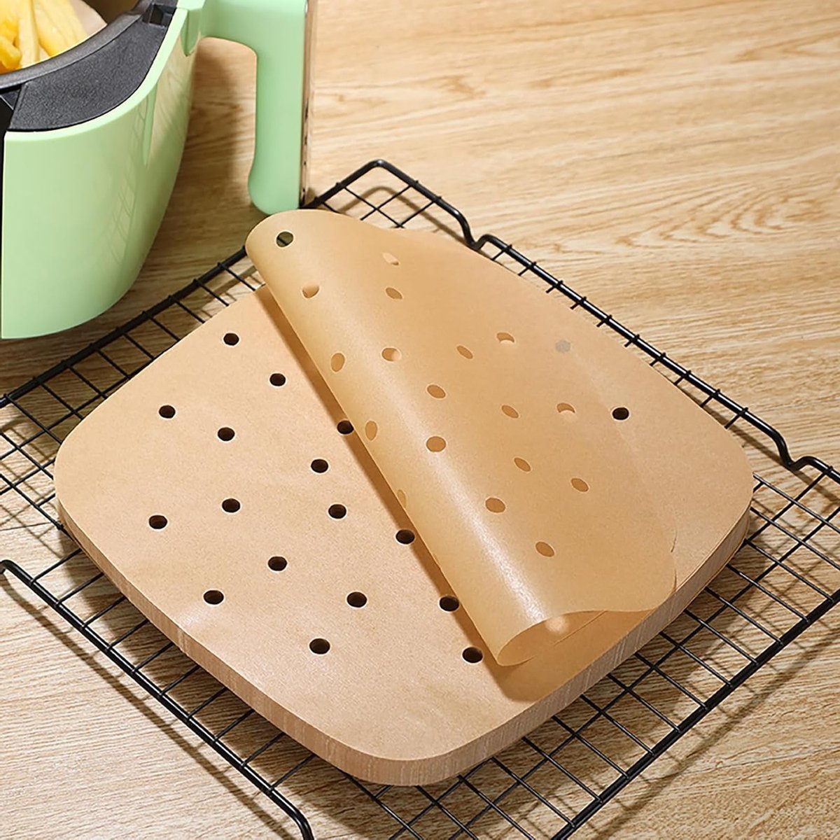 100 Stuks Perforated Bakpapier voor Airfryer, 24 cm, Antiaanbak, Vetvrij en Waterdicht