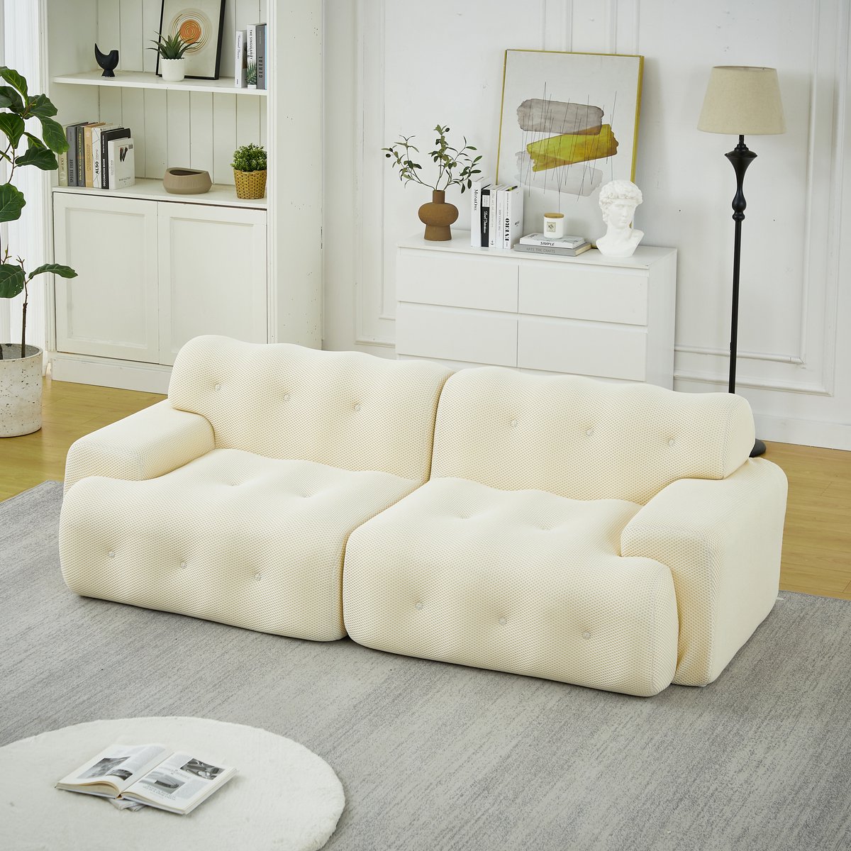 FloraGrace 2-Zitsbank – Extra Breed Met Brede Armleuningen En Knopstiksel – Voor Woonkamer Of Appartement – Stof – Beige