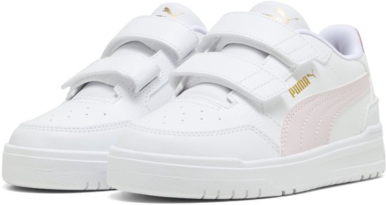 Witte Puma sneakers met roze en gouden details, voorzien van klittenbandsluitingen.