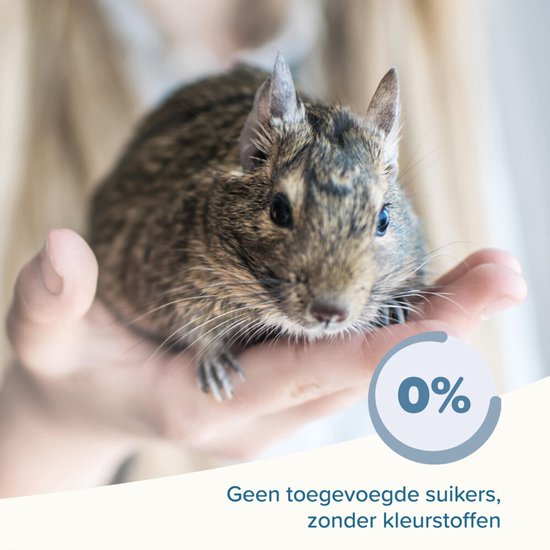 Degoe in een hand, met tekst '0% geen toegevoegde suikers, zonder kleurstoffen'.
