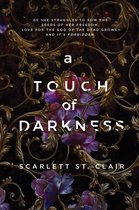 Boek 'A Touch of Darkness' door Scarlett St. Clair, met paarse bloemen en gouden ornamenten.
