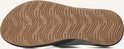 Onderkant van een zwarte slipper met olijfgroene accenten en golvend Reef profiel.