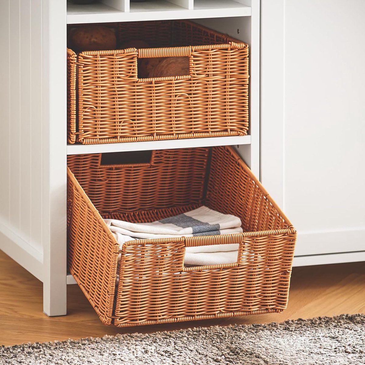 Keukeneiland met Wijnrek en Rotanmanden – abtkantoor VintageChef Deluxe – Wit Houten Keukenkast met Laden, Planken en Bartafel Functie – Multifunctioneel Dressoir & Opbergkast – 120 x 56 x 90 cm