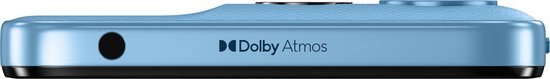 Onderkant van de blauwe Motorola Moto G17 Power telefoon met hoofdtelefoonaansluiting en Dolby Atmos logo.