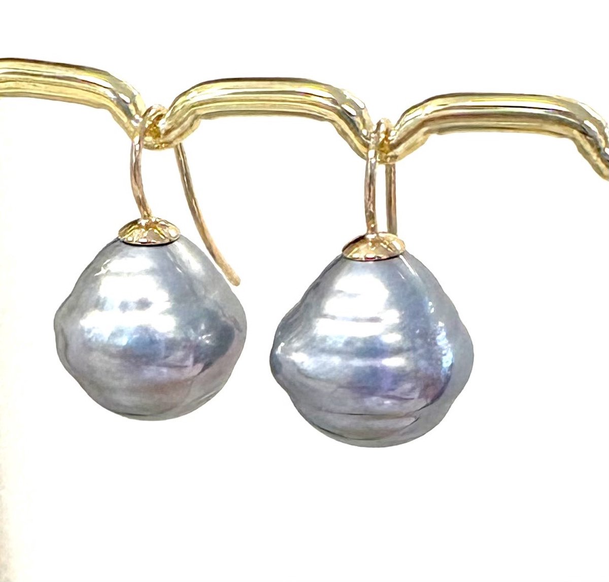 Barok parel oorbellen grijs/goud
