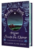 Aristotle and Dante Discover the Secrets of the Universe, 10th Anniversary Edition, met een rood pickup truck in een landschap onder een nachtelijke hemel.