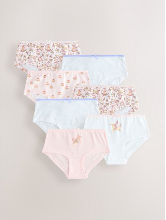 Een set van zeven hipsters met verschillende pastelkleuren en prints van eenhoorns, gebakjes en vlinders.