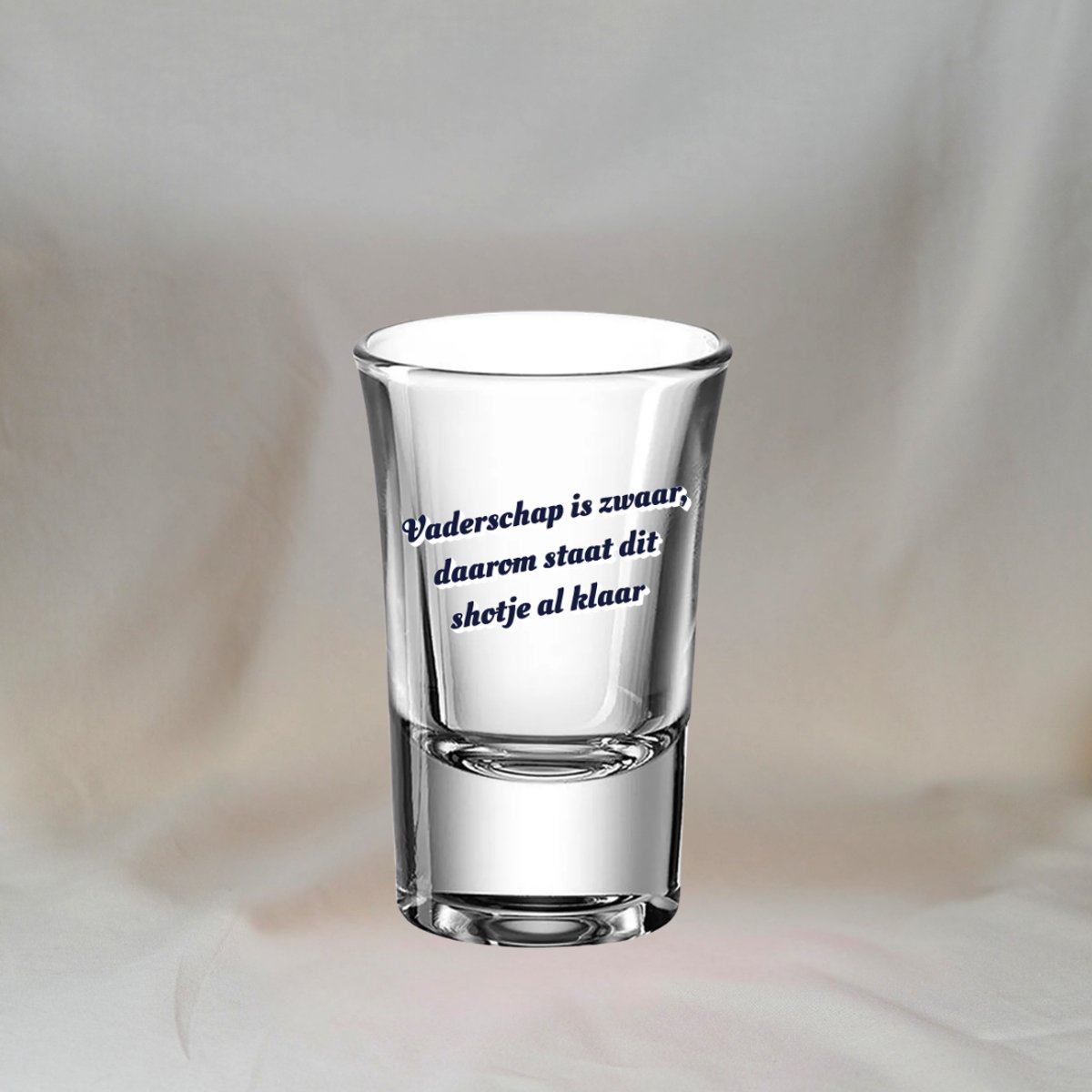 Shotglas Papa – Cadeau voor papa – “Vaderschap Is Zwaar Daarom Staat Dit Shotje Al Klaar” – Vaderdag Cadeau – 50ml