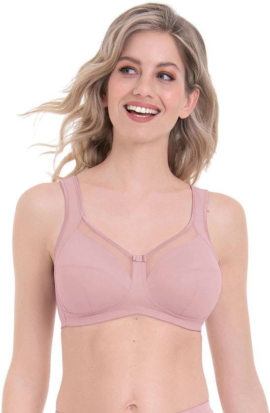 Model met blonde haren draagt een roze beha met transparante mesh details en strik.