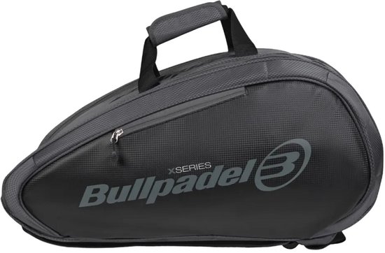 Grijze Bullpadel racketas met een Bullpadel logo op de zijkant.