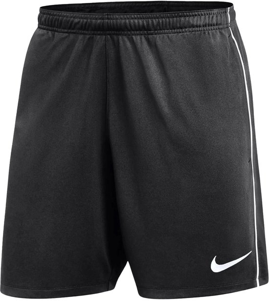 Zwarte sportshort voor heren met witte bies en Nike’s "Swoosh" logo.