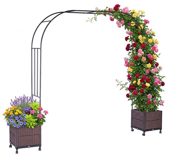 Een metalen boog met aan de ene kant een plantenbak vol paarse, gele en rode rozen, en aan de andere kant een bak met lavendel en gele bloemen.