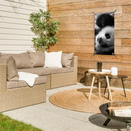 Tuinposter 30x60 cm - Tuindecoratie Dierenprofiel rollende panda in zwart-wit - Poster voor in de tuin - Buiten decoratie - Schutting tuinschilderij - Tuindoek muurdecoratie - Wanddecoratie balkondoek