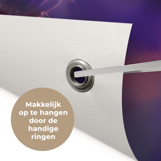 Sluit opname van een oogje met metalen ring op een tuindoek. Makkelijk op te hangen door de handige ringen.