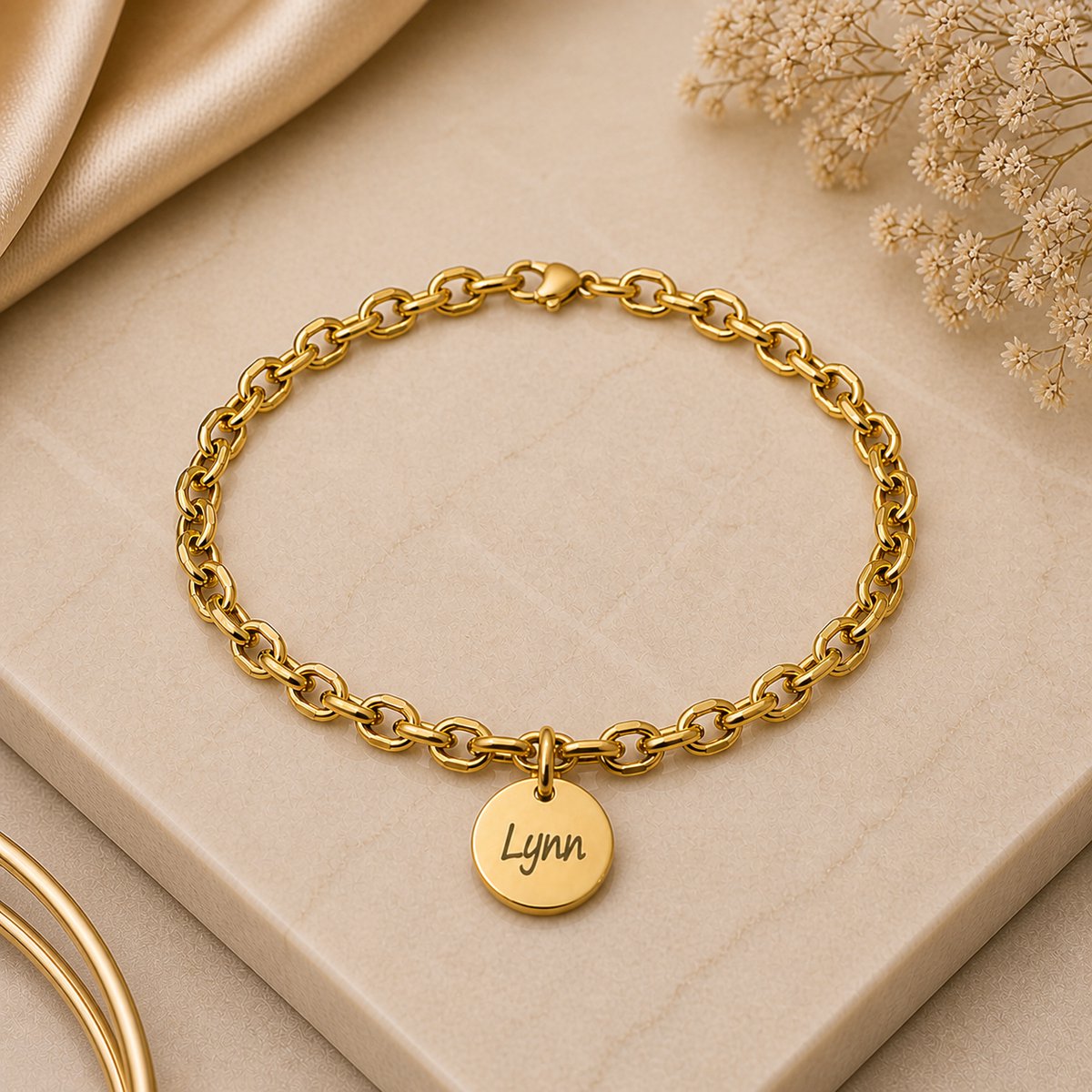 Armband Amber Goud 18 cm gepersonaliseerd sieraad met naam gegraveerd, leuk persoonlijk cadeau voor moeder, vrouw of vriendin.