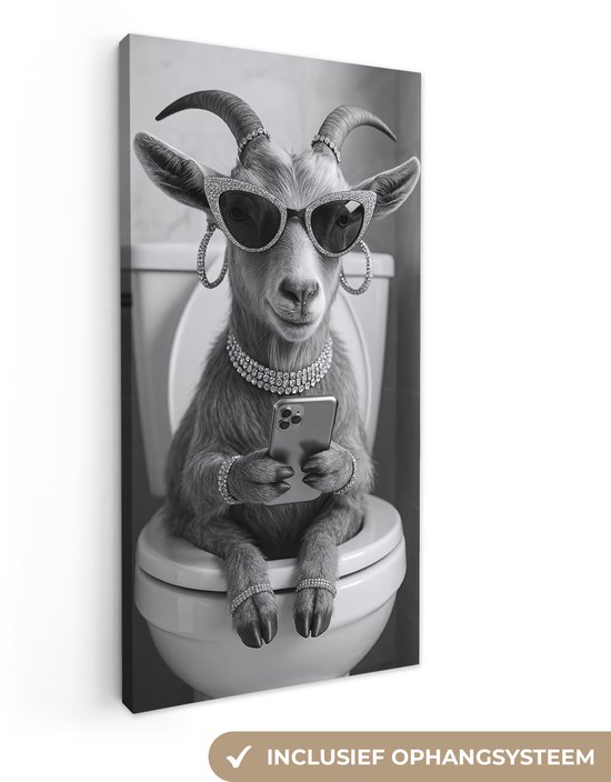 Canvas schilderij 40x80 cm - Exclusieve wanddecoratie Geit - Telefoon - Toilet - Zwart - Wit - Muurdecoratie woonkamer - Slaapkamer decoratie - Kamer accessoires - Schilderijen op canvas