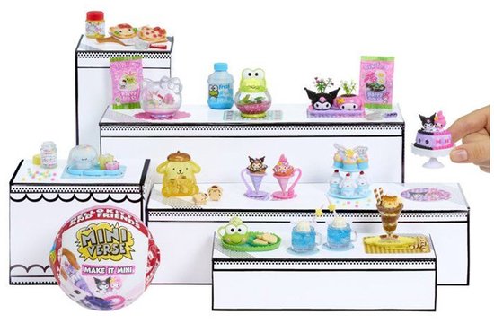 Miniverse Make It Mini Hello Kitty en Friends display met diverse miniatuur etenswaren en figuren.