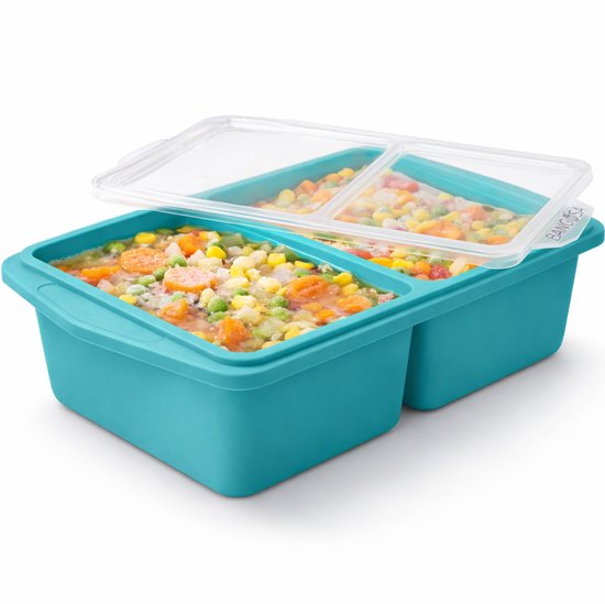 Bac bleu en silicone avec couvercle, rempli de maïs, petits pois et jambon.