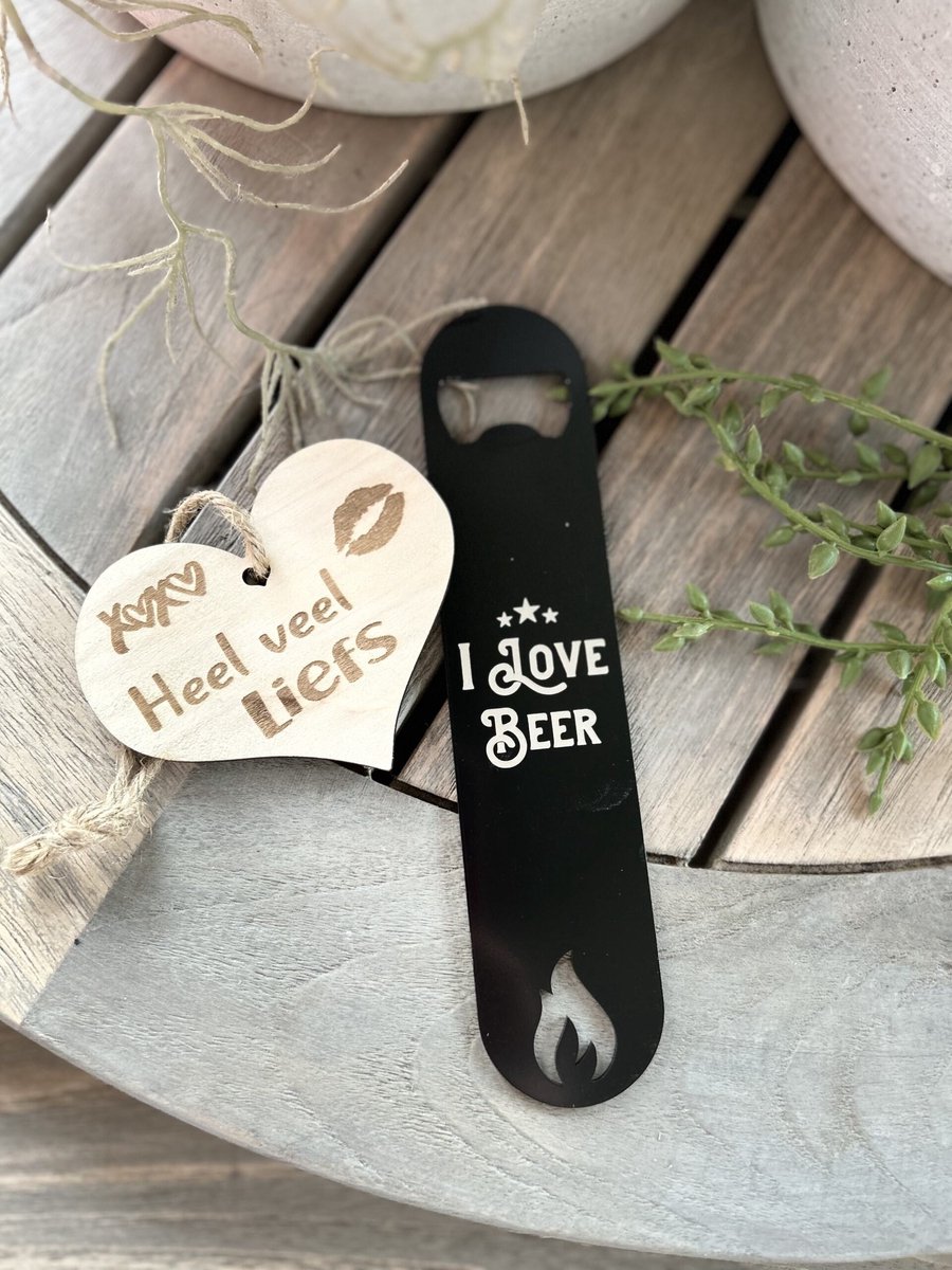 Creaties van hier – Bieropener I love beer met houten hartje – RVS – 18 cm – Opener
