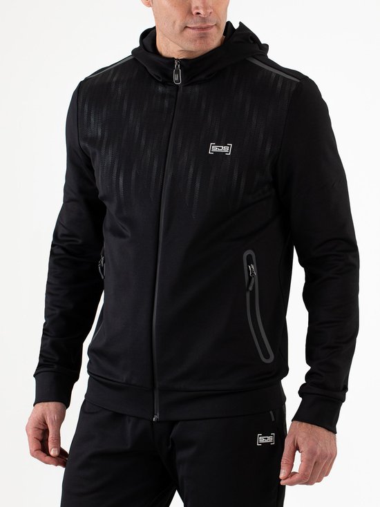 Zwart sportvest met capuchon, rits en logo op de borst.