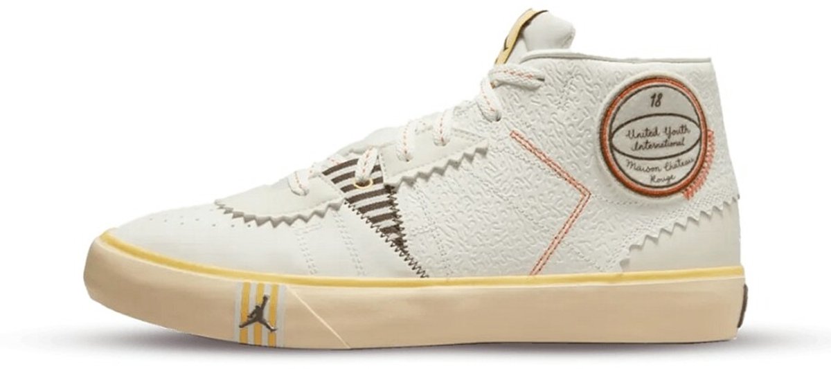 Air Jordan Series Mid Maison Chateau Rouge Sail - Maat 46