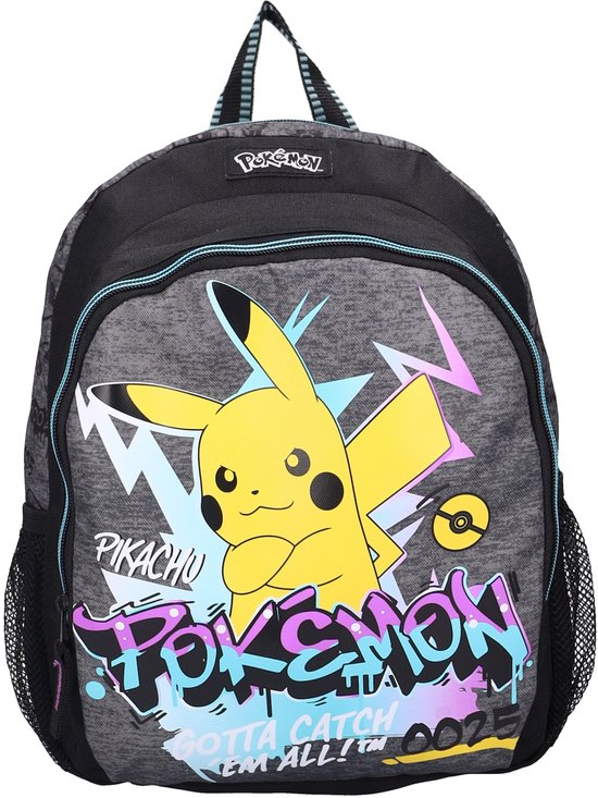 Grijze rugzak met een print van Pikachu en "Pokemon Gotta Catch Em All!".